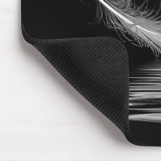 水の反射と引用文付き白い羽 マウスパッド (コーナー)