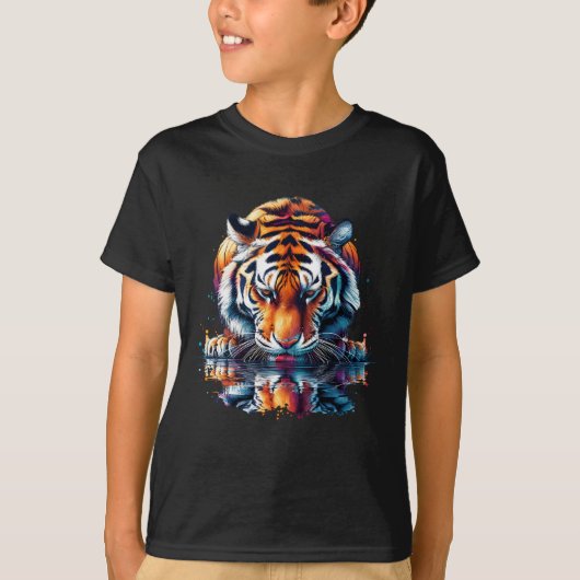 水の反射を見ているタイガー Tシャツ (正面)