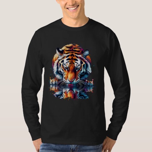 水の反射を見ているタイガー Tシャツ (正面)