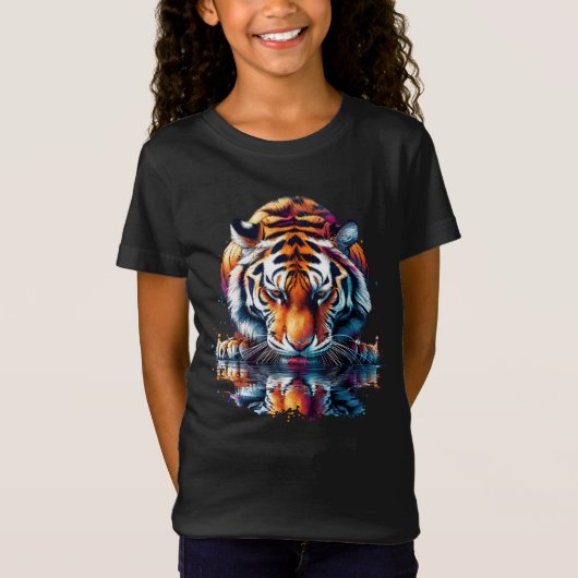 水の反射を見ているタイガー Tシャツ (正面)