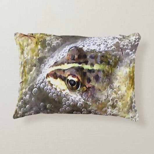 水の泡とカエルの卵に浸るカエル アクセントクッション (裏面)