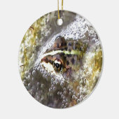 水の泡とカエルの卵に浸るカエル セラミックオーナメント (左)