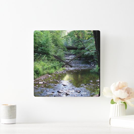 水の渓流に美しい日光 スクエア壁時計 (ホーム)