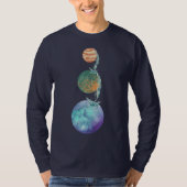 水の滝が落ちる創造の惑星 Tシャツ (正面)