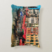 水の美しいビュー通りと古い建物i アクセントクッション (裏面(縦))