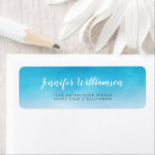 水の色とモダンタイポグラフィのアドレスタイリッシュス ラベル (インサイチュ)