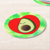 水の色に赤いハートしたかわいいアボカドの漫画 ラウンドペーパーコースター (アングル)