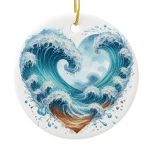 水の色のハート型の波のビーチ