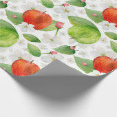 水の色のリンゴ。緑と赤の果実。ガーデン ラッピングペーパー (角)