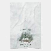水の色の冬の松の森ファミリーキャビン キッチンタオル (縦)