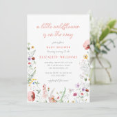 水の色の小さなワイルドフラワーガール赤ちゃんシャワー 招待状 (スタンド正面)