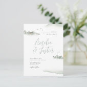 水の色の山々屋外の目的地の結婚式 インビテーションポストカード (スタンド正面)