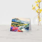 水の色の山の川と花のカスタマイズ可能 カード (黄色い花)