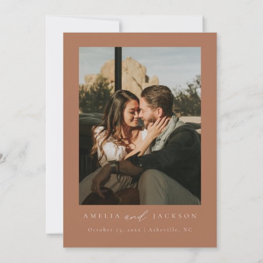 水の色の山の秋の結婚式日付を保存 招待状 (裏面)