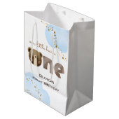 水の色の私たちの小さなクマは1つのベビーの誕生日 ミディアムペーパーバッグ (正面アングル)