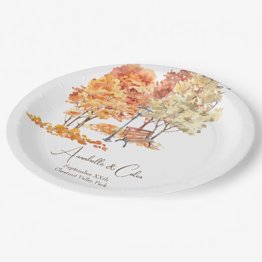 水の色の秋の公園結婚の ペーパープレート (アングル)