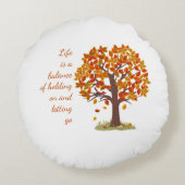 水の色の秋の木の生活はバランス引用文 ラウンドクッション (裏面)