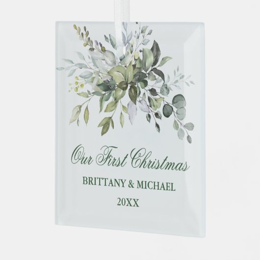 水の色の緑の私たちの初めてのクリスマス ガラスオーナメント (正面左)