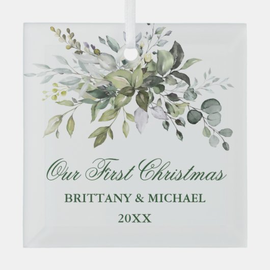 水の色の緑の私たちの初めてのクリスマス ガラスオーナメント (正面)