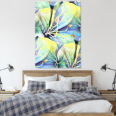 水の色のEthereal花の花びら キャンバスプリント (インサイチュ (寝室))