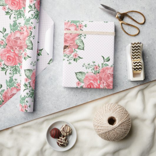 水の色みすぼらしいシックなピンクのバラと水玉模様 ラッピングペーパー (クラフト)