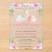 水の色イースターウサギと花ベビーシャワー アクリル招待状 (正面)