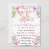 水の色イースターウサギと花ベビーシャワー 招待状 (正面)