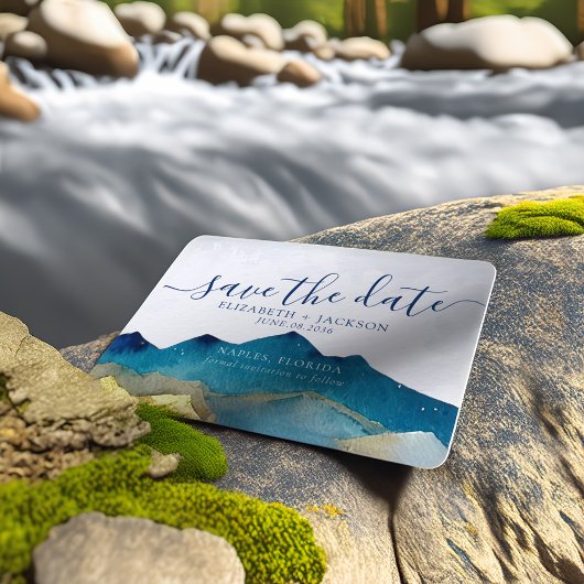 水の色ゴールデンマウンテンズアウトドア結婚の写真 セーブザデート