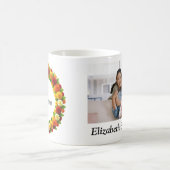 水の色パーソナライズされたフローラスクリプトおばあちゃんの写真 コーヒーマグカップ (中央)