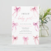 水の色ピンクのコケットは甘いベビーガールを弓 招待状 (スタンド正面)