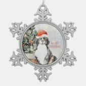 水の色ベルネーズマウンテンドッグメリークリスマス スノーフレークピューターオーナメント (正面)