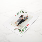 水の色ホリーと緑のクリスマメリースの写真 箔シーズンカード (回転した状態)