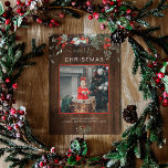 水の色ホリーメリークリスマスフォトダークウッド シーズンカード<br><div class="desc">この美しいクリスマスカードが好きになるぞ!植物性の水の色のアレンジメントは、ヤドリギ、松の枝、果実、ベビーの息で構成されている。上部にはメリークリスマスと書かれており、その下には写真を追加できる。カードの下には小さなメッセージの場所があり、その下に名前や年を追加することができる。</div>