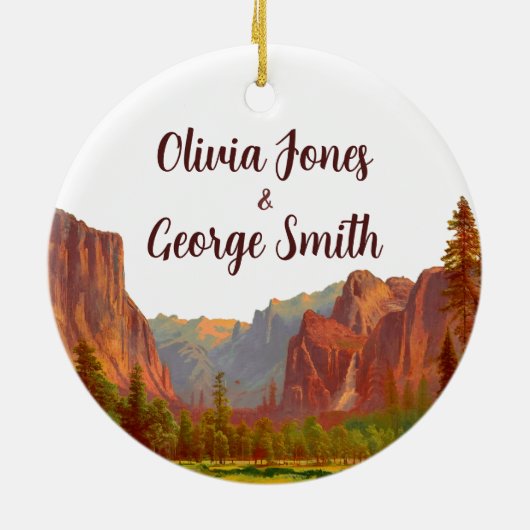 水の色ヨセミテカリフォルニア私たちの初めてのクリスマス セラミックオーナメント (裏面)