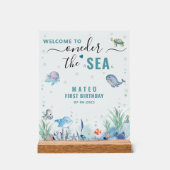水の色ワンダーザ海の最初の誕生日へようこそ アクリルサイン (正面)