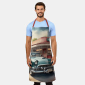水の色絵画のヴィンテージカーとダイナー エプロン (着用した状態)