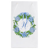 水の色Chinoiserieリースクリスマスモノグラム スモールペーパーバッグ (裏面)