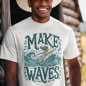 水は私の幸せな場所サーファーガールライディングウェーブ Tシャツ