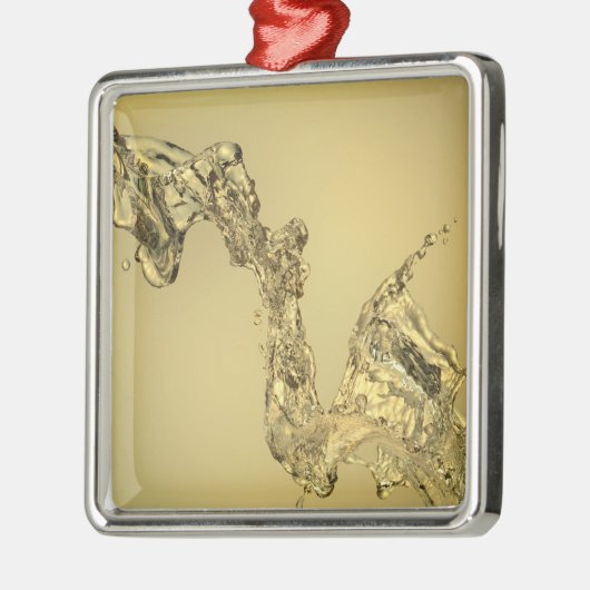 水をはねかけることによって形作られる抽象的な形 メタルオーナメント (左)