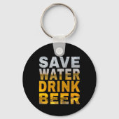 「水を節約してお酒を飲め！」独身最後の祭りでよく使われるフレーズ キーホルダー (正面)