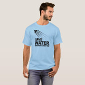 水を節約。 一緒にシャワーを浴びよう。 Tシャツ (正面フル)