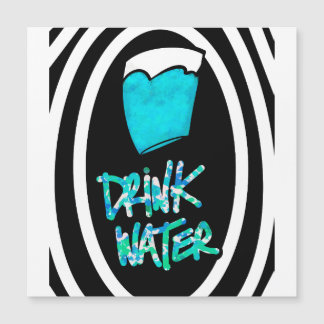 水を飲む
