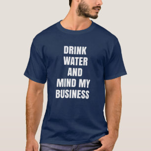 水を飲んで自分の仕事に気を付ける Tシャツ