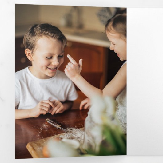 水エレガント色の冬の果実と緑の写真 三つ折りクリスマスカード (内部最初)