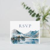 水エレガント色の森の山々ウェディングRSVP ポストカード (スタンド正面)