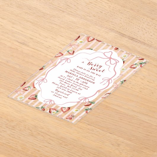 水エレガント色イチゴ女の子ベビーシャワー アクリル招待状 (レイダウン)