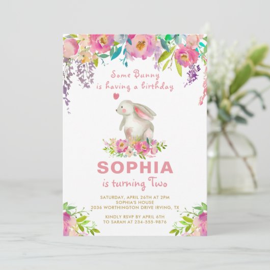 水エレガント色ピンクフローラいくつかのバニー誕生日 招待状