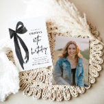 水エレガント色ブラックボウ40th誕生日パーティー 招待状<br><div class="desc">祝水色ブラックボウのバースデーパーティーの招待エレガントで40th!このスタイリッシュデザインは、柔らかい水色の詳細と組み合わせた繊細な黒い弓を展示し、優雅さと魅力の完璧なミックスを作成。この特別なマイルストーンをマークするのに理想的な、この招待は完全にカスタマイズ可能であり、あなたの40歳の誕生日のお祝いが忘れられない存在であることを保証する。</div>