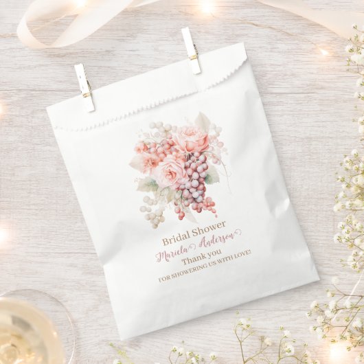 水エレガント色花びらとプロセッコピンクフローラ フェイバーバッグ (クリップ留めされた状態)