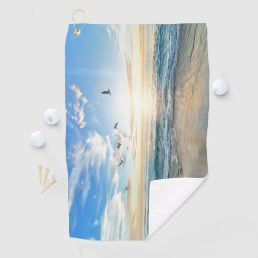 水タオルの上飛んでいるに鳥を持つビーチ ゴルフタオル (インサイチュ)